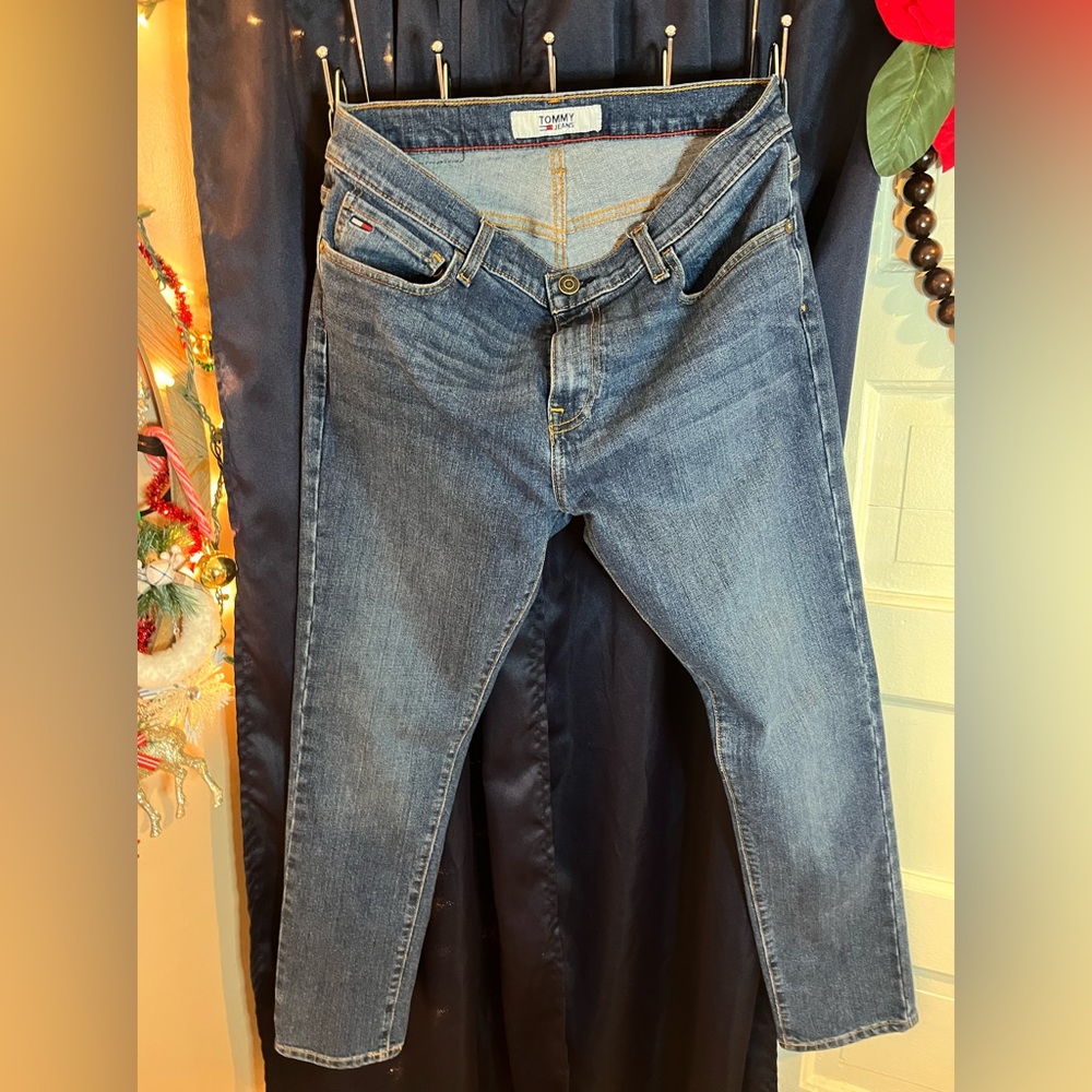 Tommy Hilfiger denim jeans. 32x30, like new! Blue in color.
